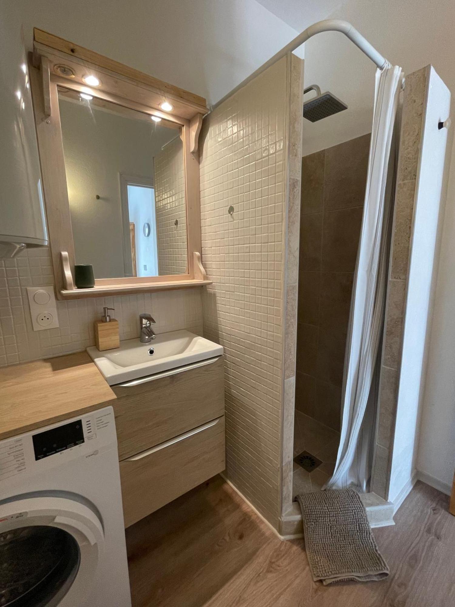בורם-לה-מימוזה Cosy Studio - Place Du Figuier מראה חיצוני תמונה