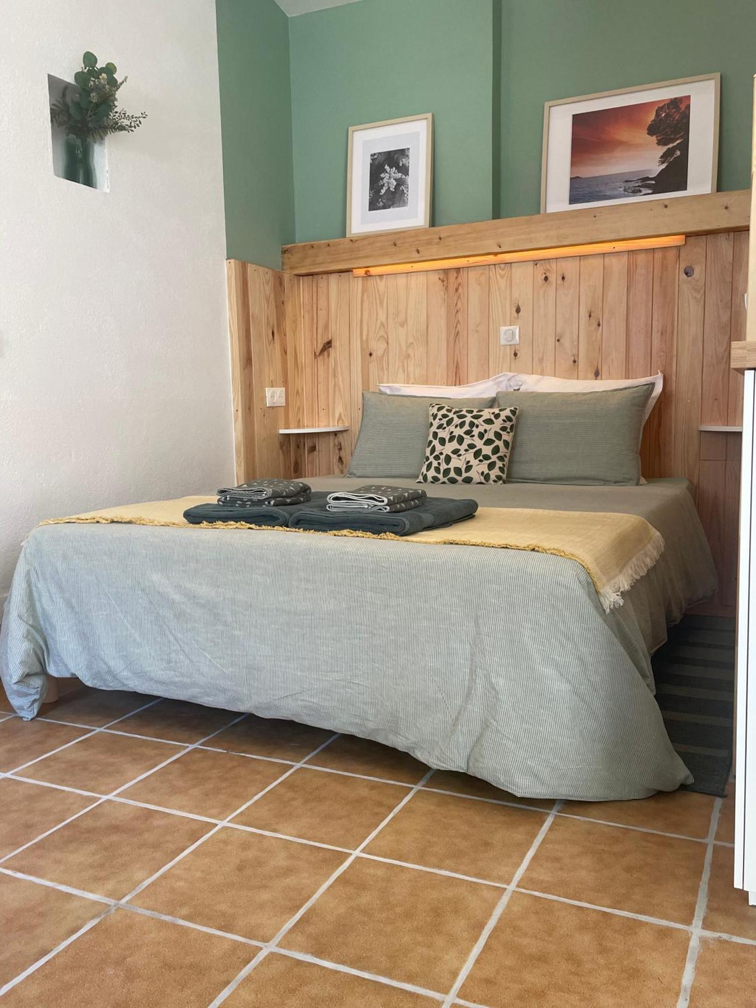 בורם-לה-מימוזה Cosy Studio - Place Du Figuier מראה חיצוני תמונה